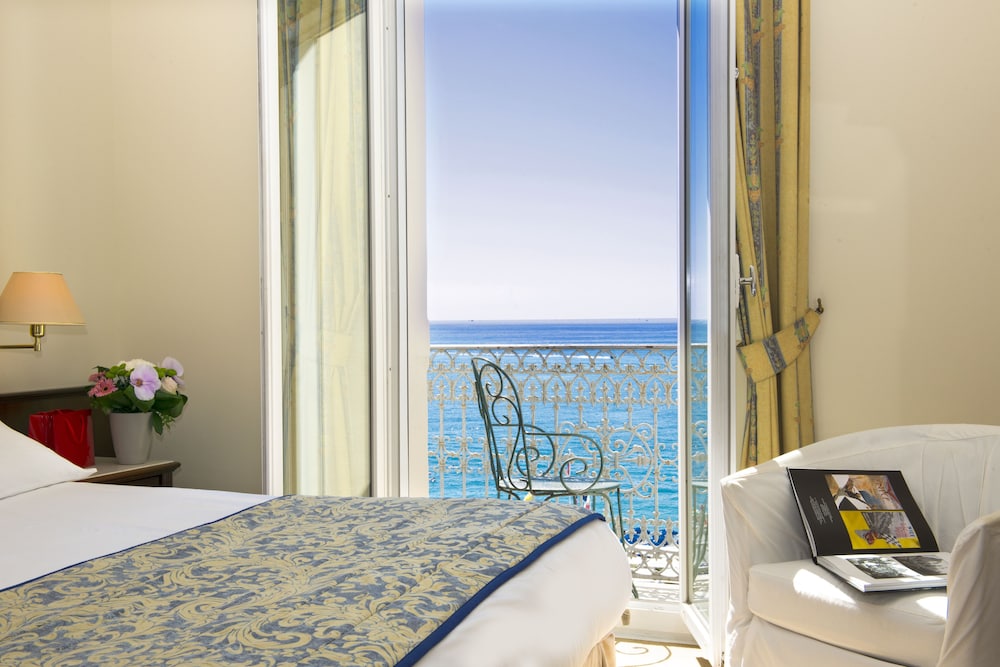 JUNIOR, TRIPLE, SEA VIEW