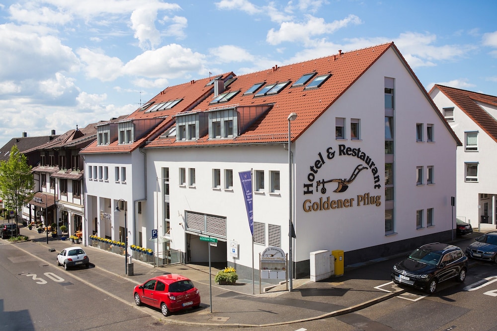 Hotel & Restaurant Goldener Pflug 73/77