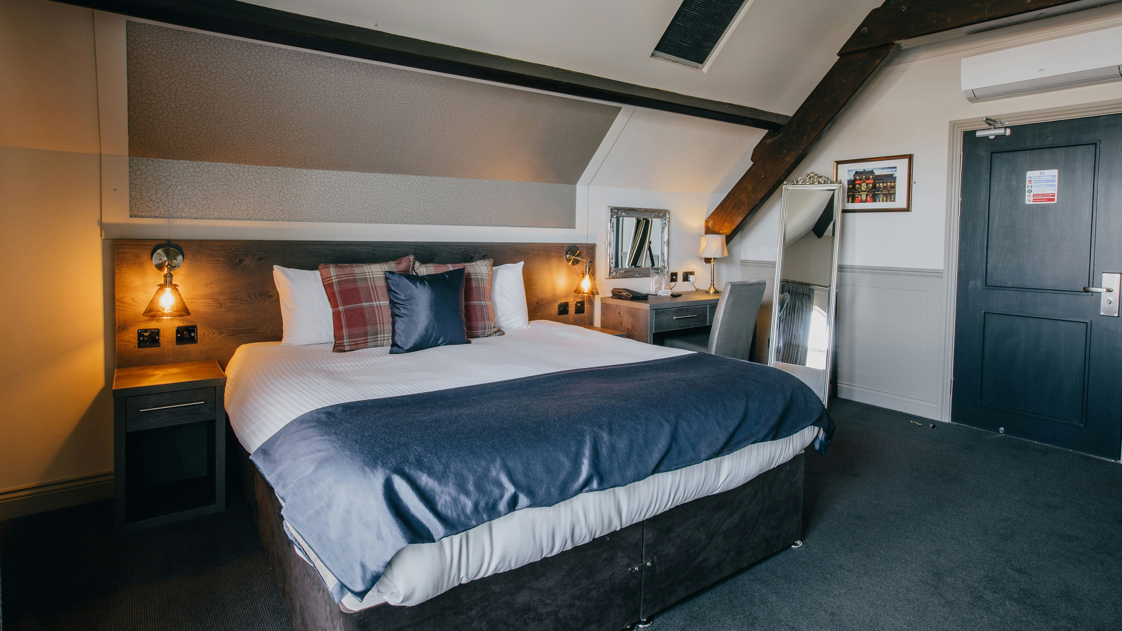 Duke Of Edinburgh Hotel 2/13