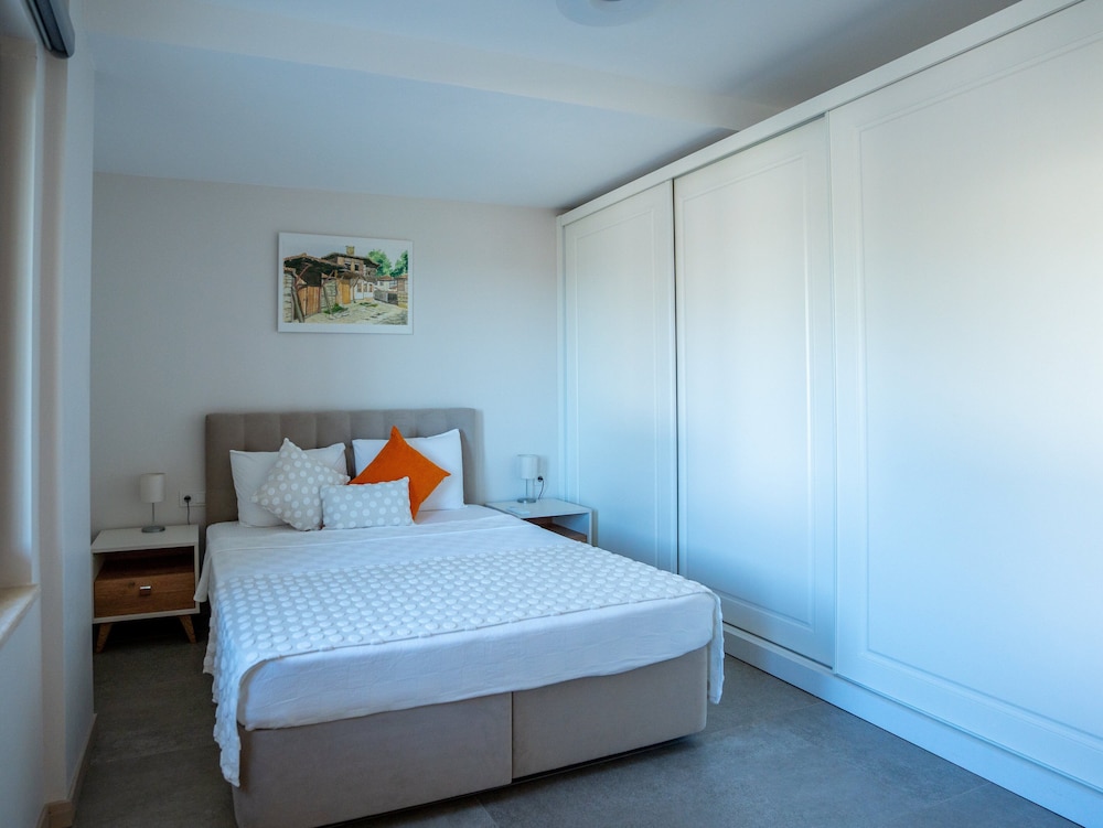 Art, Suite, Queen Bed, Sofa