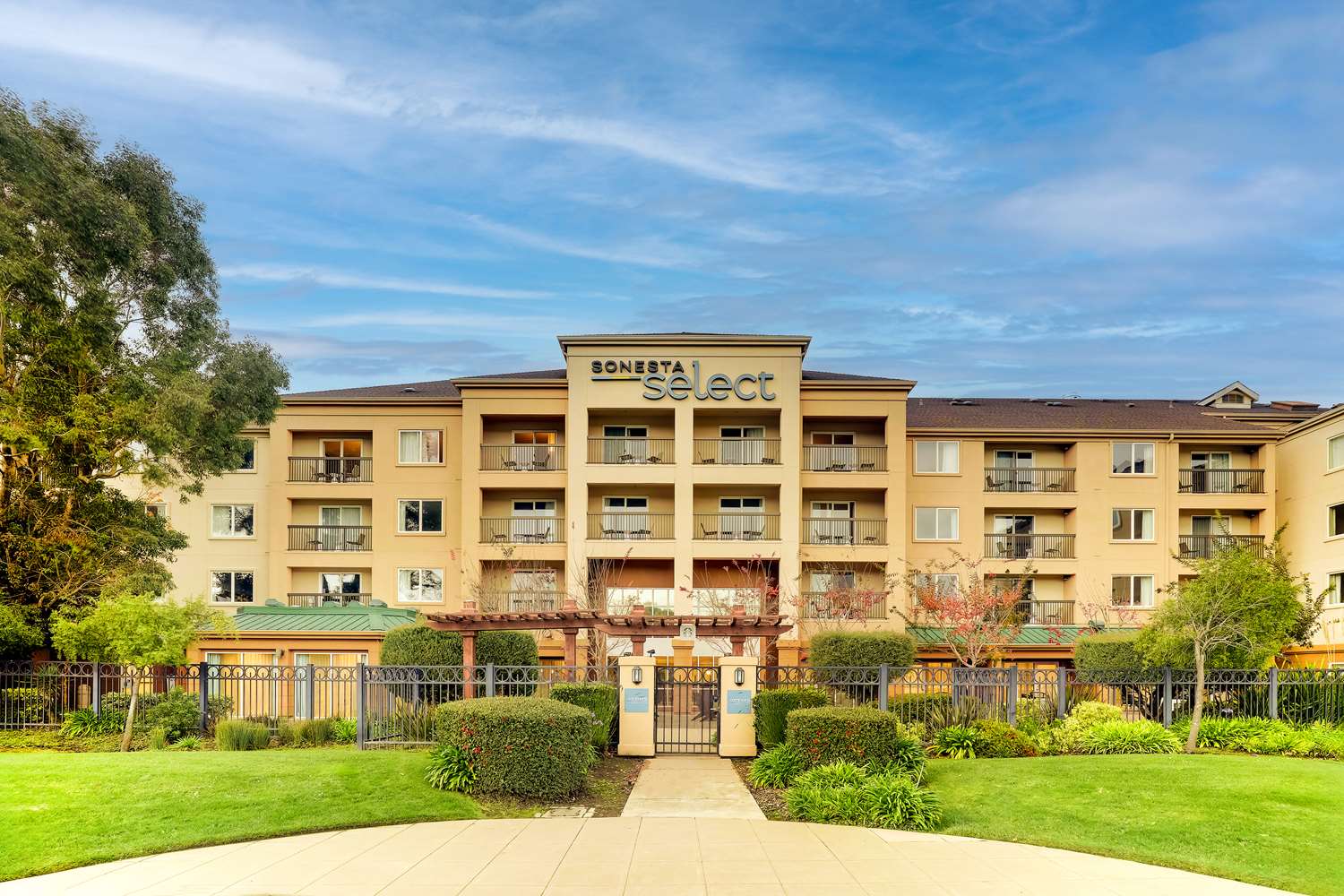 Sonesta Select San Francisco Airport Oyster Point Waterfront 2/67