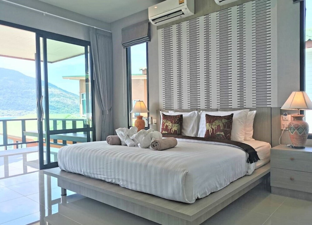 DELUXE, SEA VIEW
