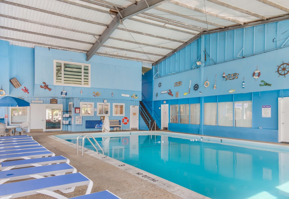 Americas Best Value Inn Suites Hyannis Cape Cod 8/42