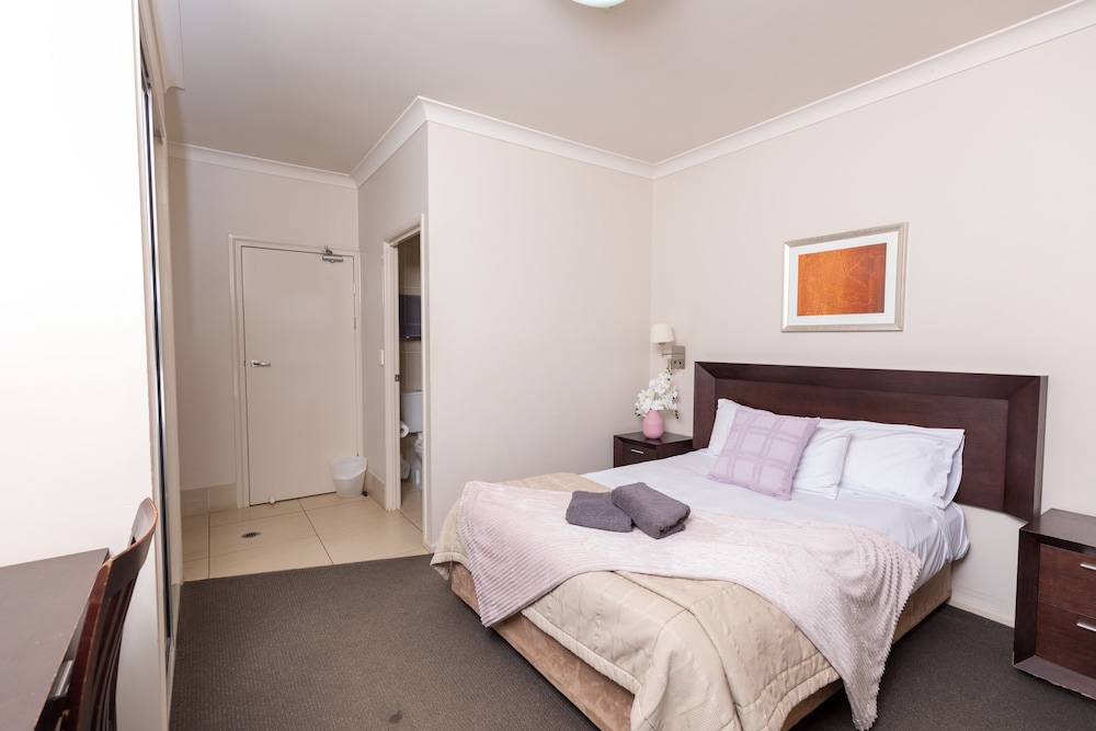 COZY, QUEEN BED