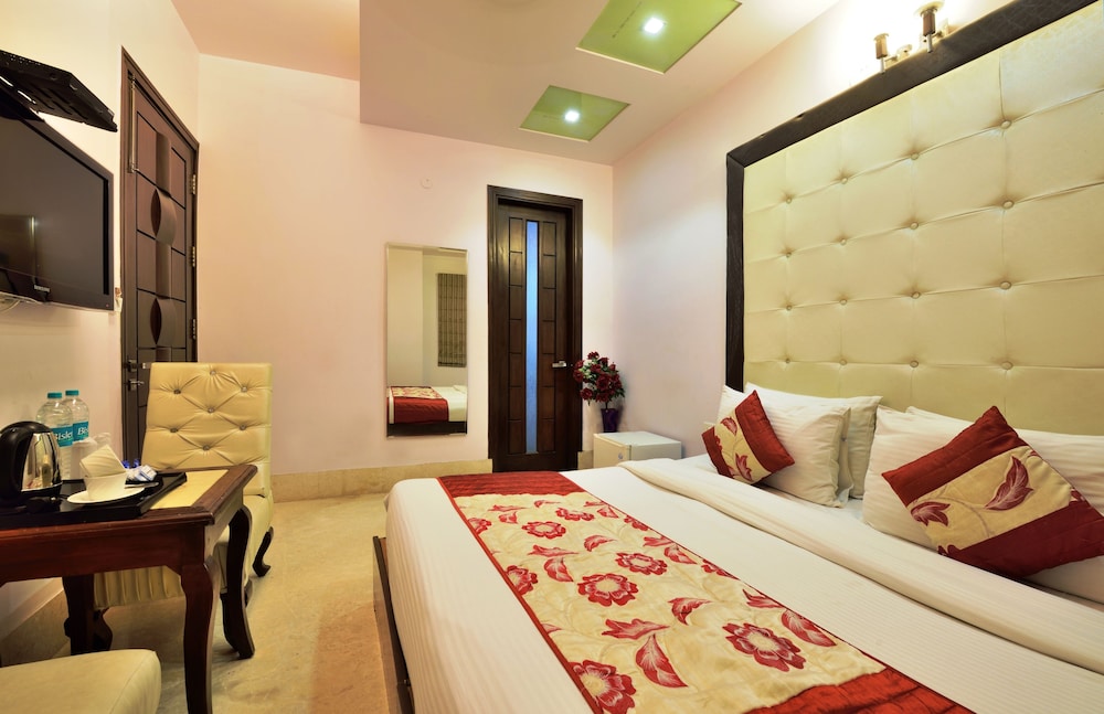 SUPERIOR, KING BED, CITY VIEW