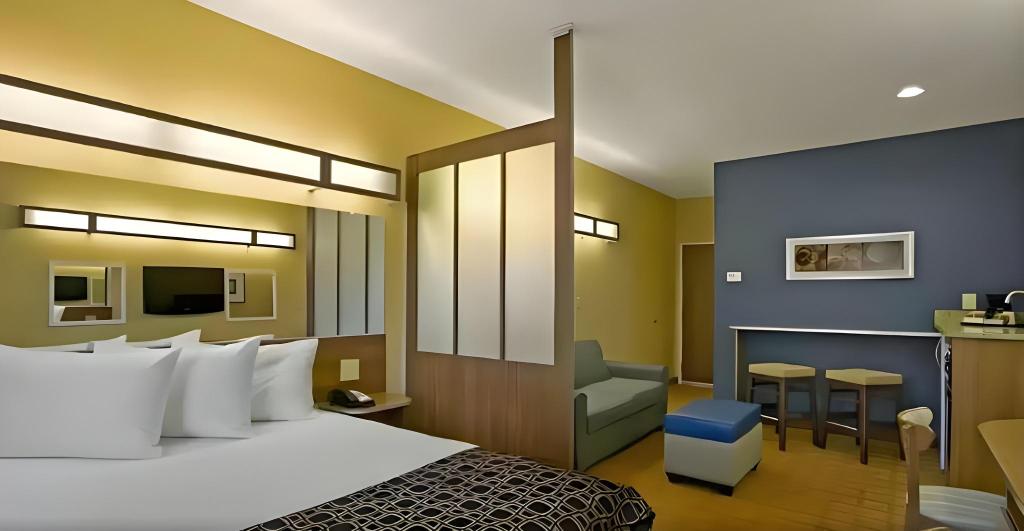 Upgrade, Suite, King Bed