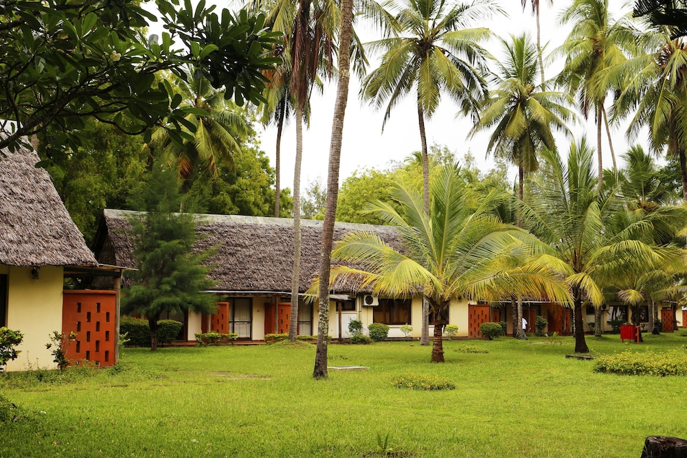 Jumuia Conference & Beach Resort 36/45