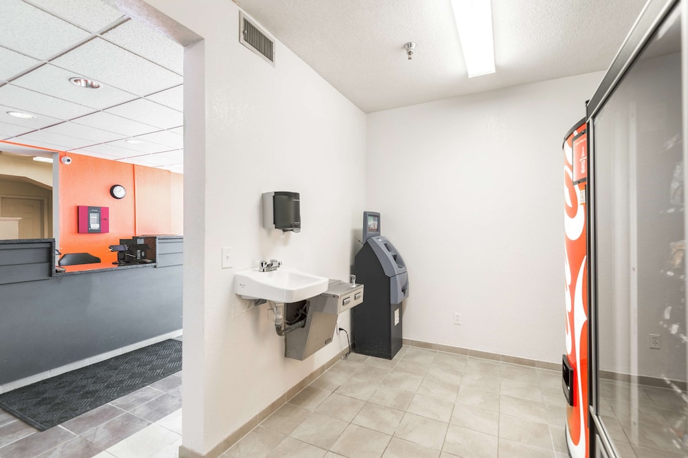 Motel6 Olathe, KS 48/49