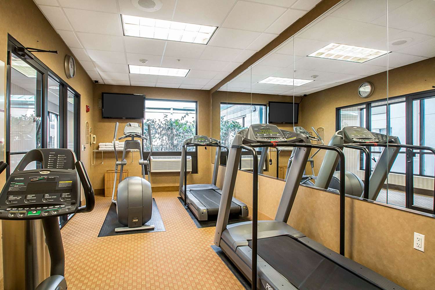 Clarion Inn Elmhurst - Oak Brook near I-88, I-290, I-294 20/43