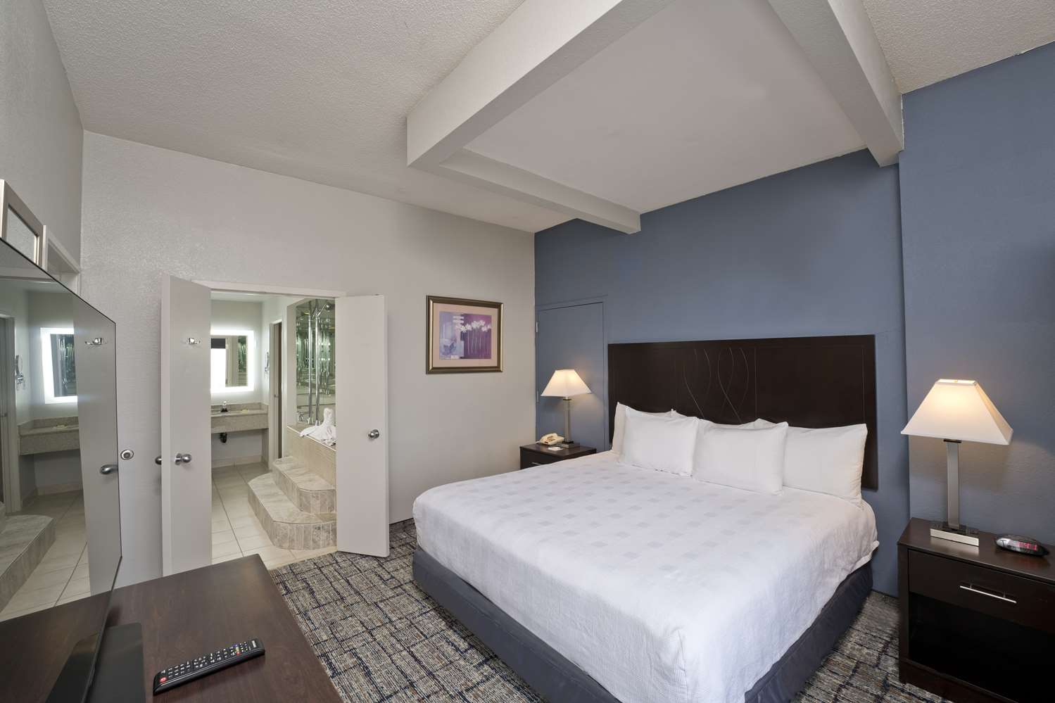 Suite, King Bed, Executive Level, Sofa, Hot Tub، Best Western Plus Hotel & Conference Center 2/4