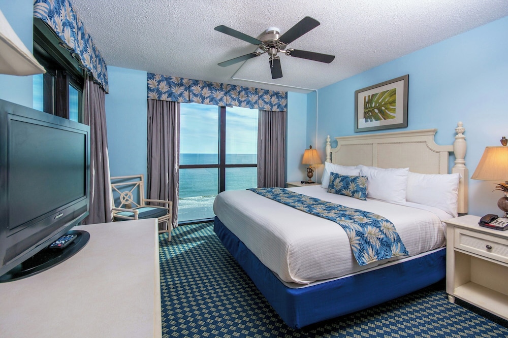 4 Bedrooms, Condo, 1 King and 2 Double Beds, 2 Queen Beds, Ocean Front, Sofa