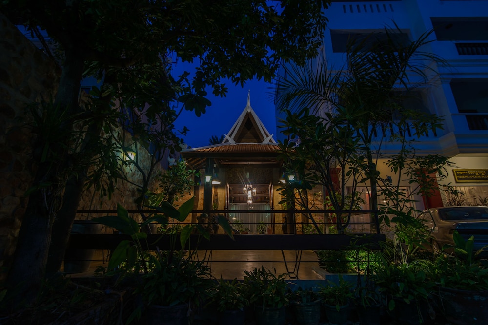 MEKONG ANGKOR PALACE HOTEL 3/70