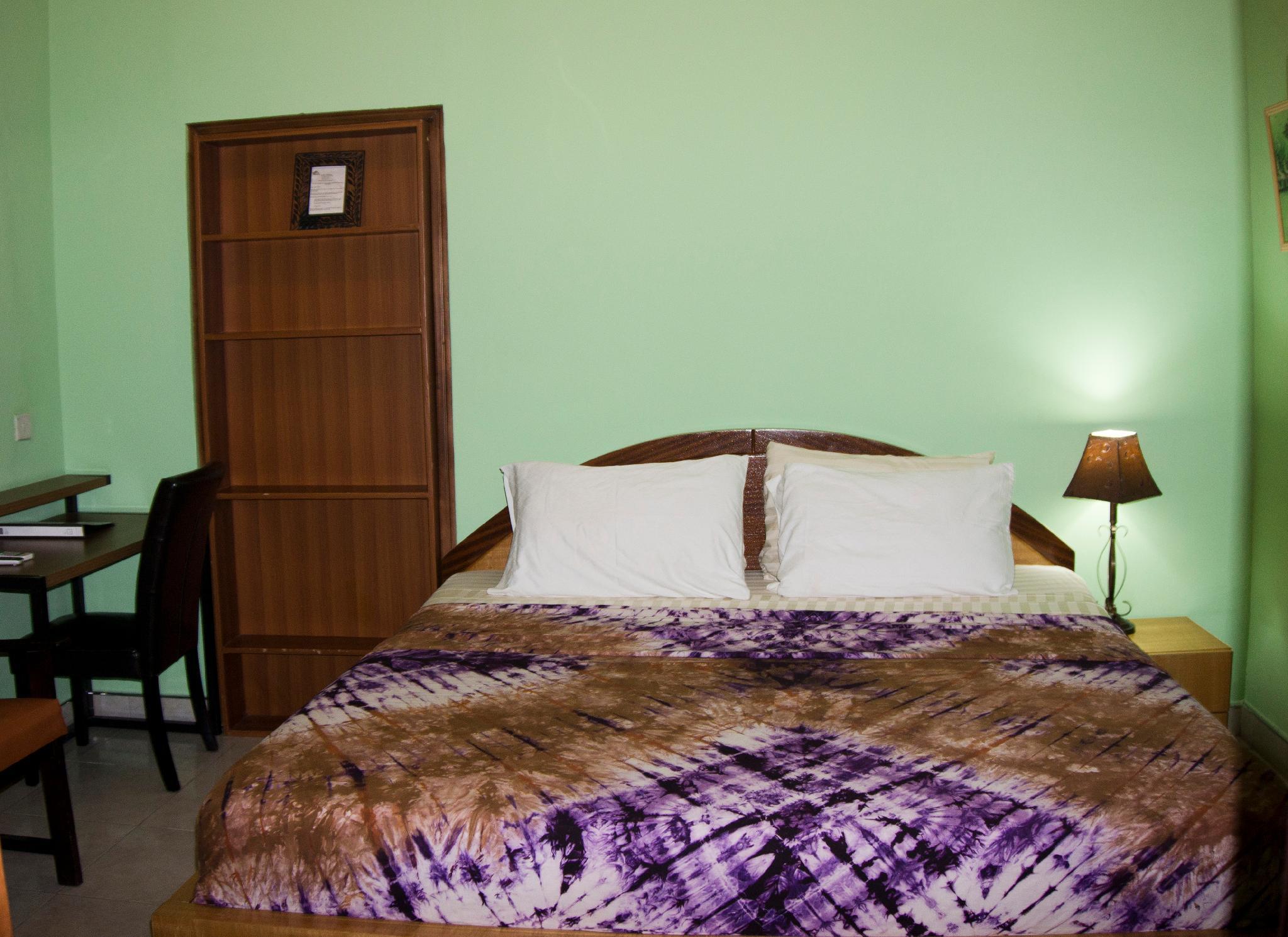Deluxe, Queen Bed, Jesiwa B's Little Palace 3/3