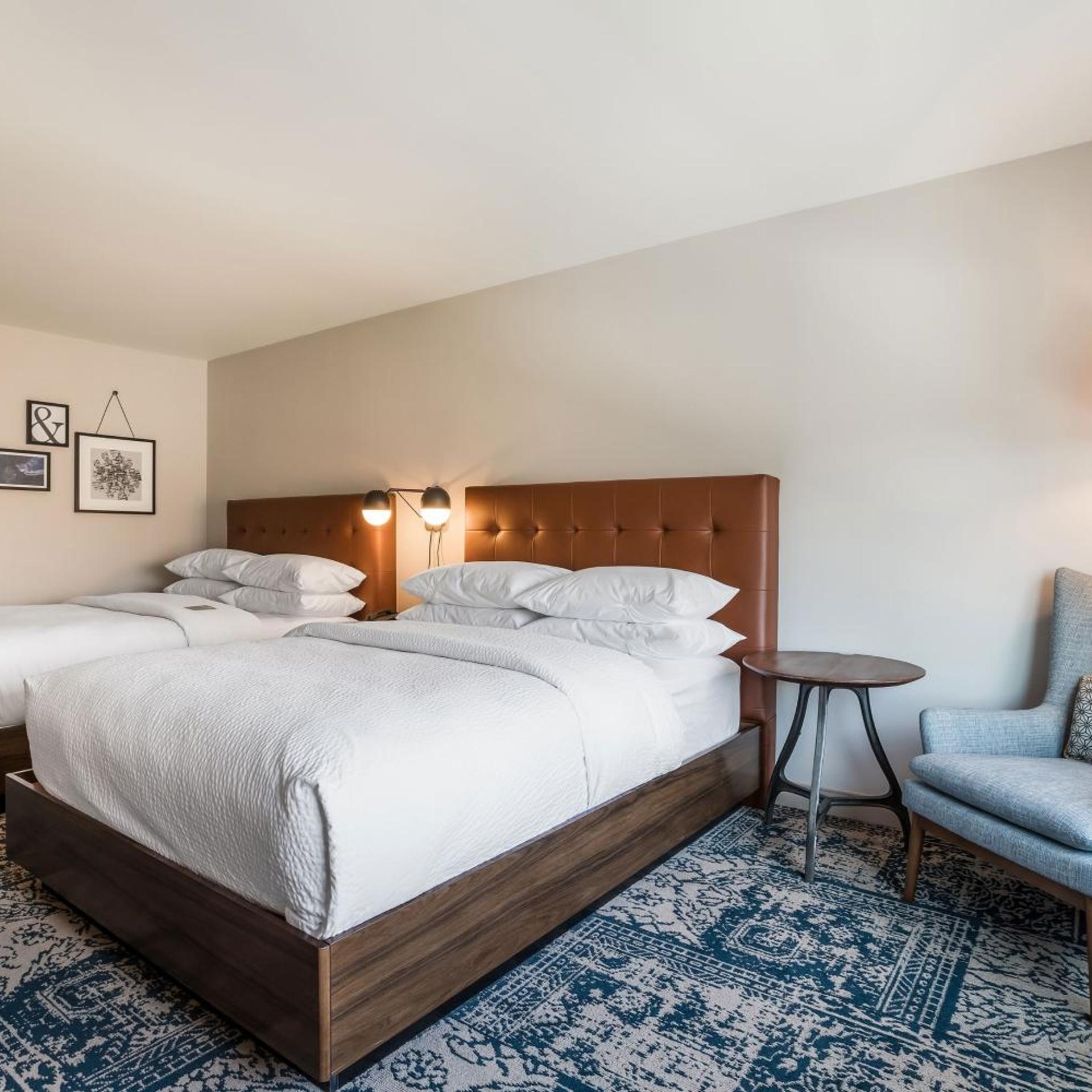 Guest Room, Traditional, 2 Queen Beds, Four Points By Sheraton Elkhart 2/10