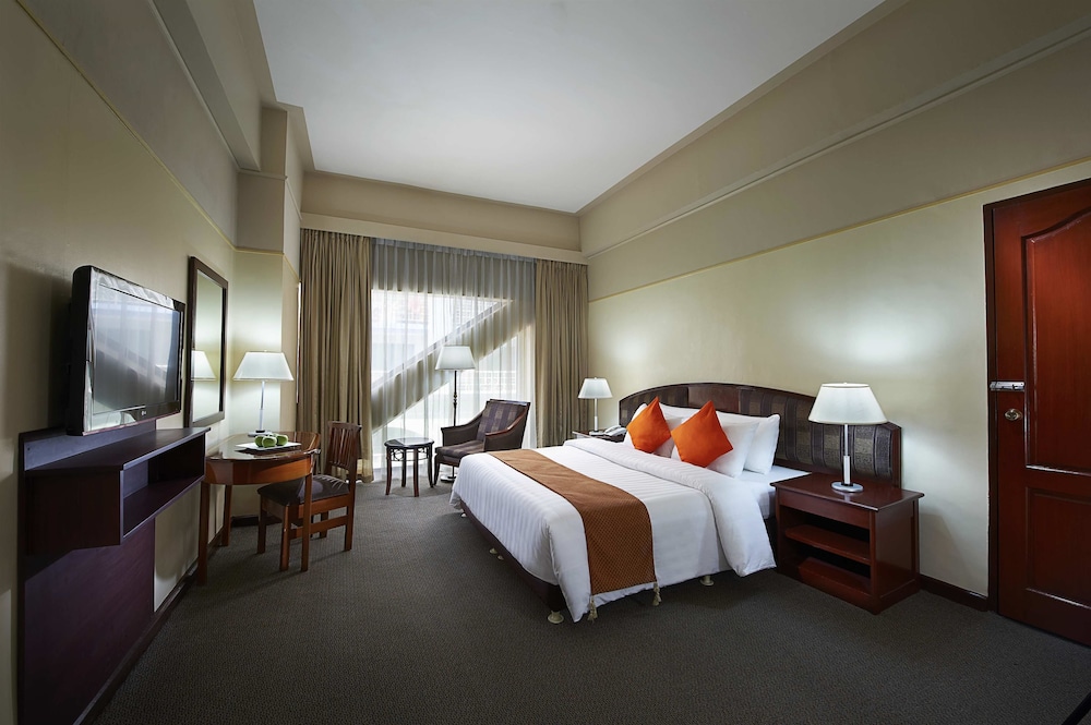 Berjaya Makati Hotel 14/72