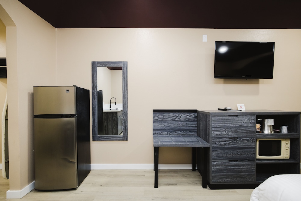 Sapphire Inn Suites 51/58