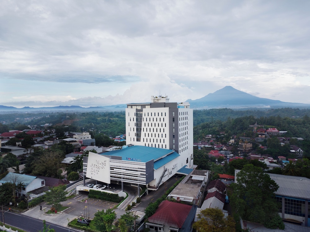 Luwansa Hotel and Convention Center 2/50