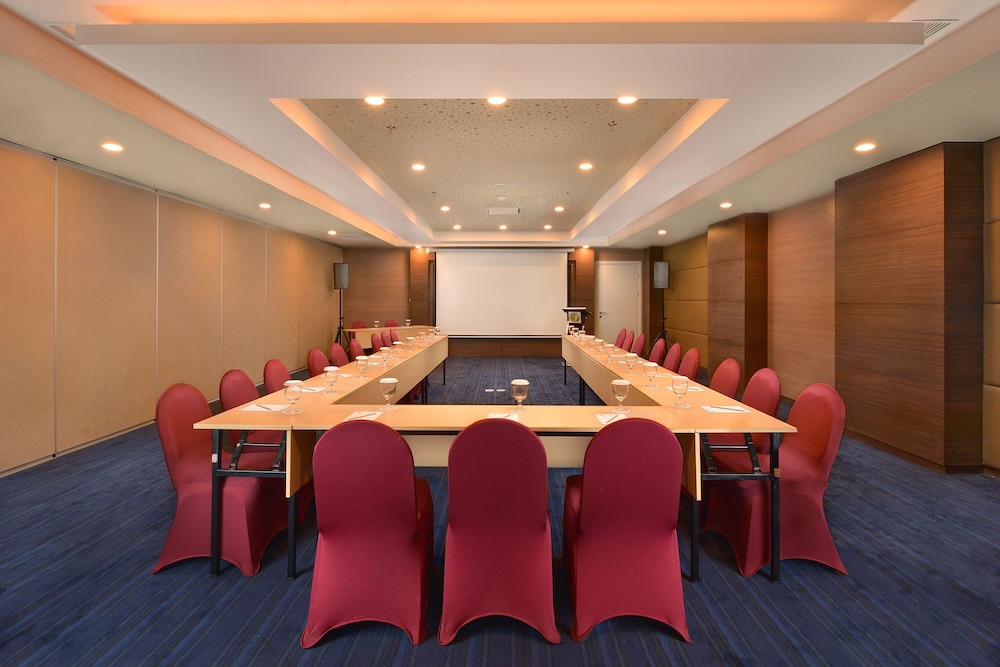 Platinum Adisucipto Hotel Conference 45/51