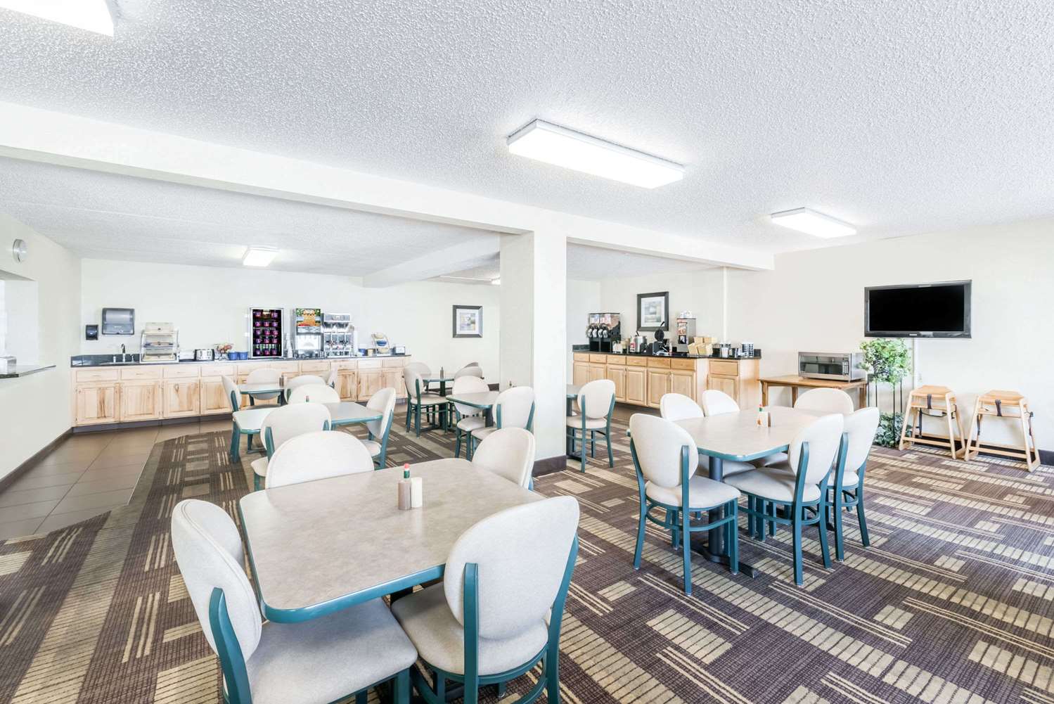 Days Inn by Wyndham Bismarck 21/32