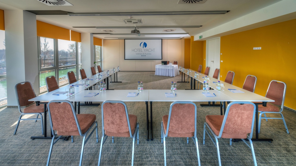 Hotel Yacht Wellness & Business 40/50