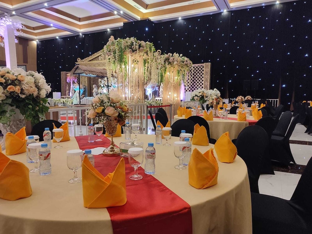 Unhas Hotel and Convention 39/50