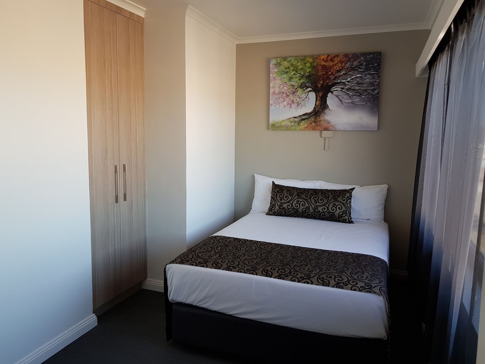 Burnie Central Townhouse Hotel 29/65