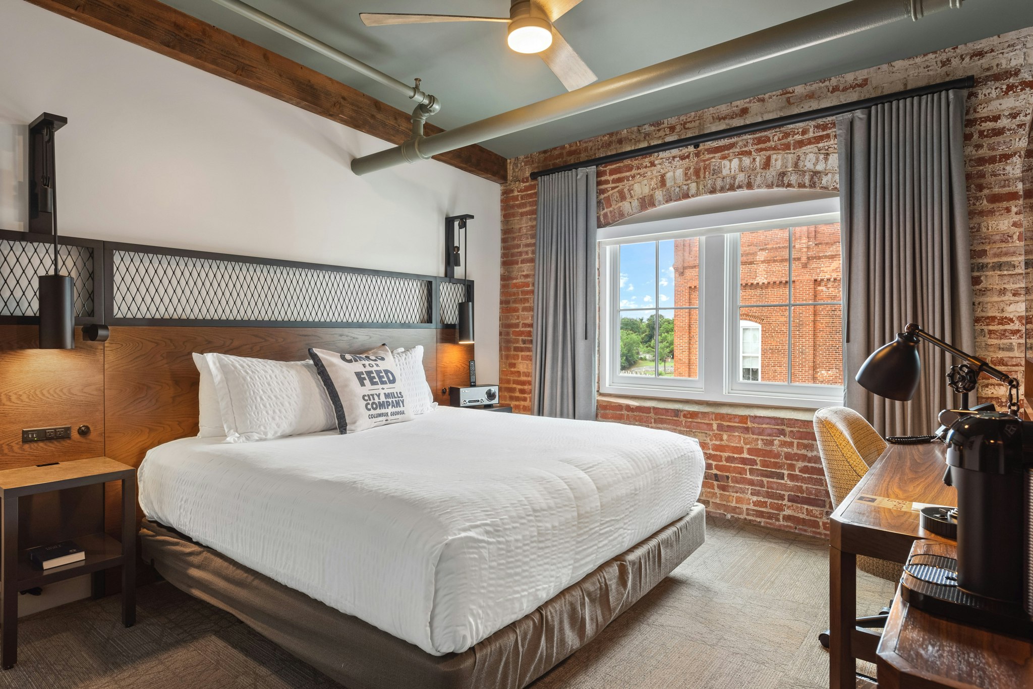 Classic, King Bed, River View