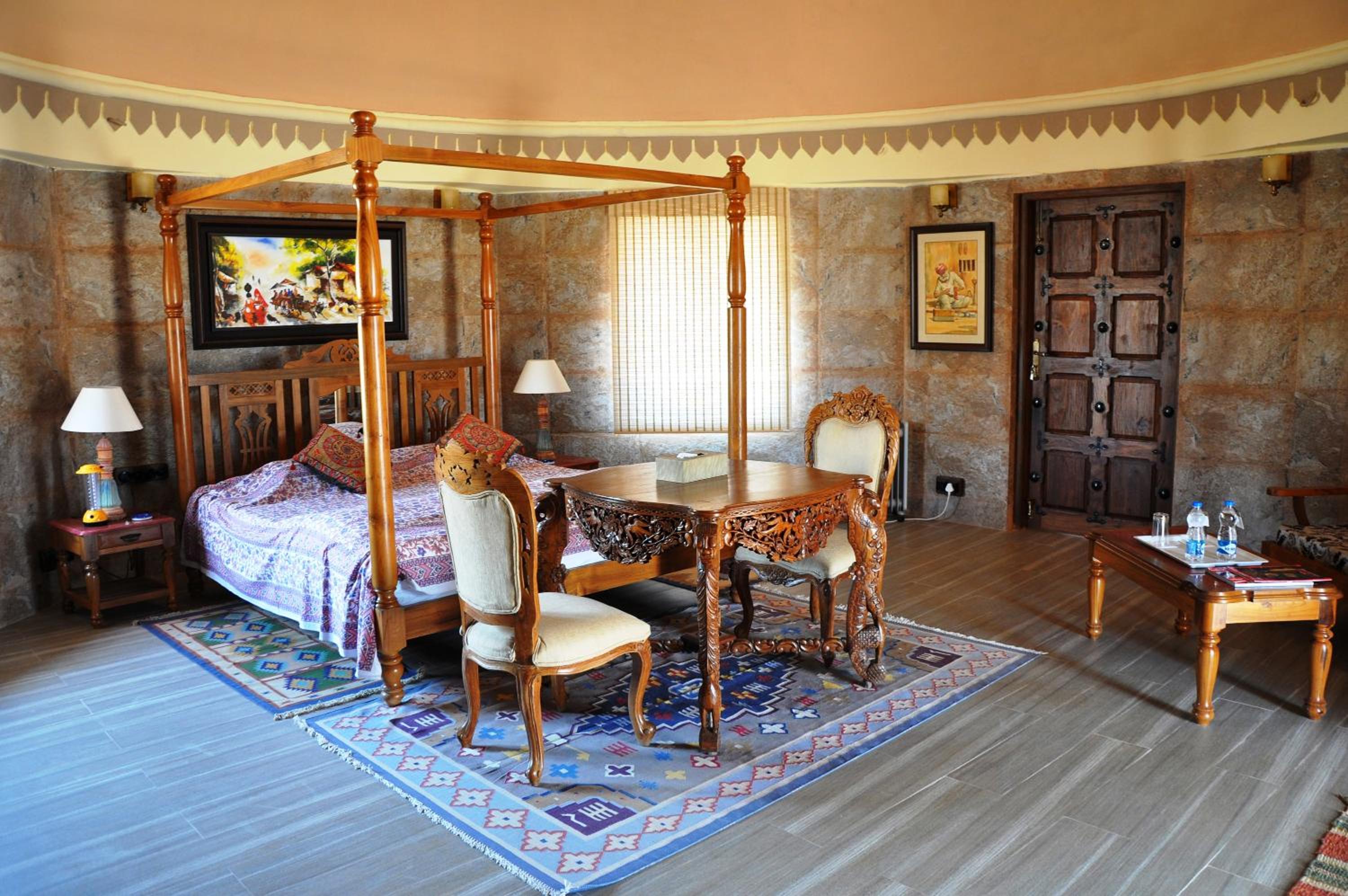 HUT, LUXURY