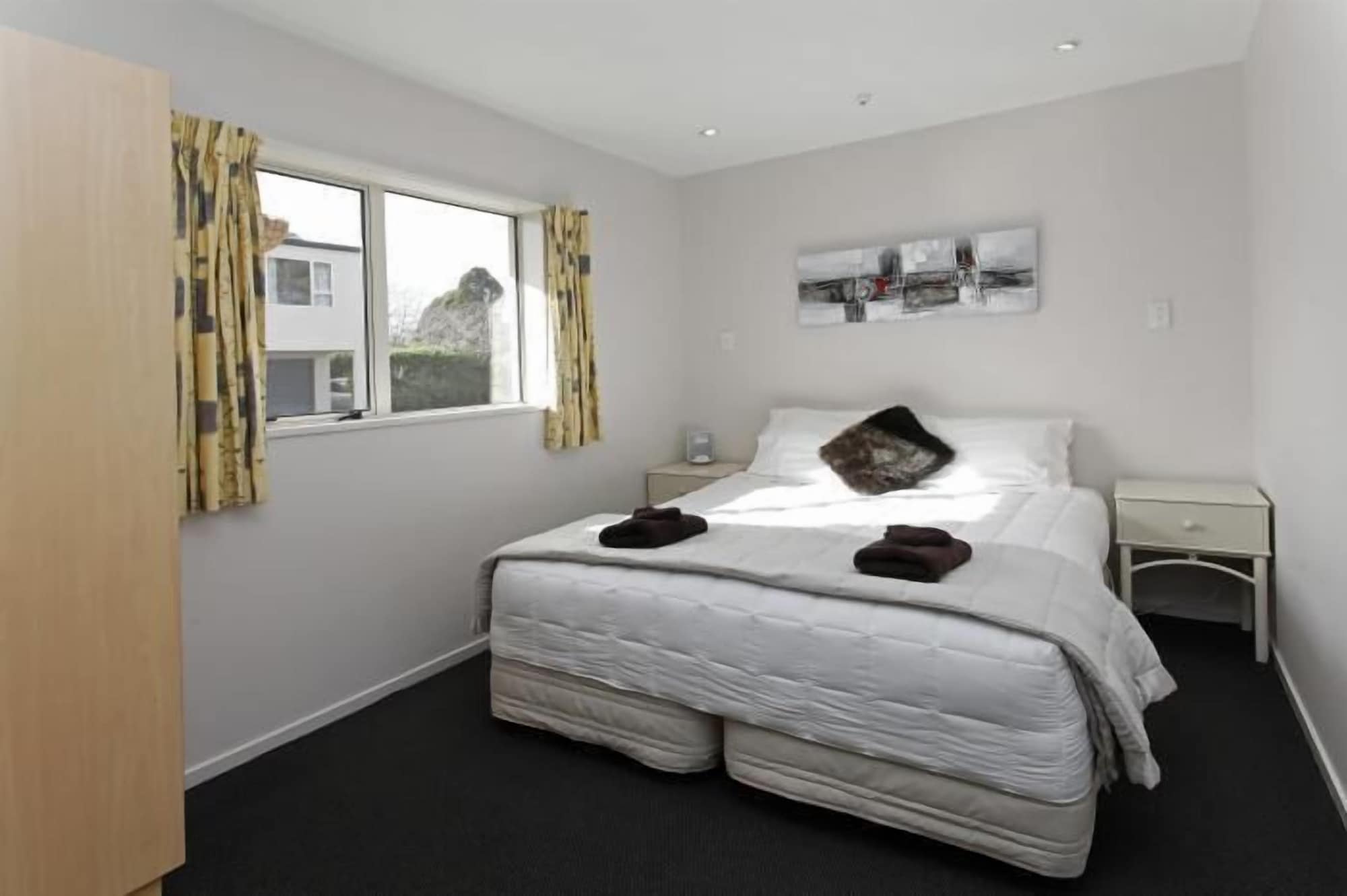 2 Bedrooms, Spa, Suite, 1 Double and 3 Single Beds, Kitchen