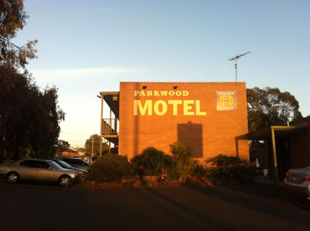 Parkwood Motel Apartments 2/32