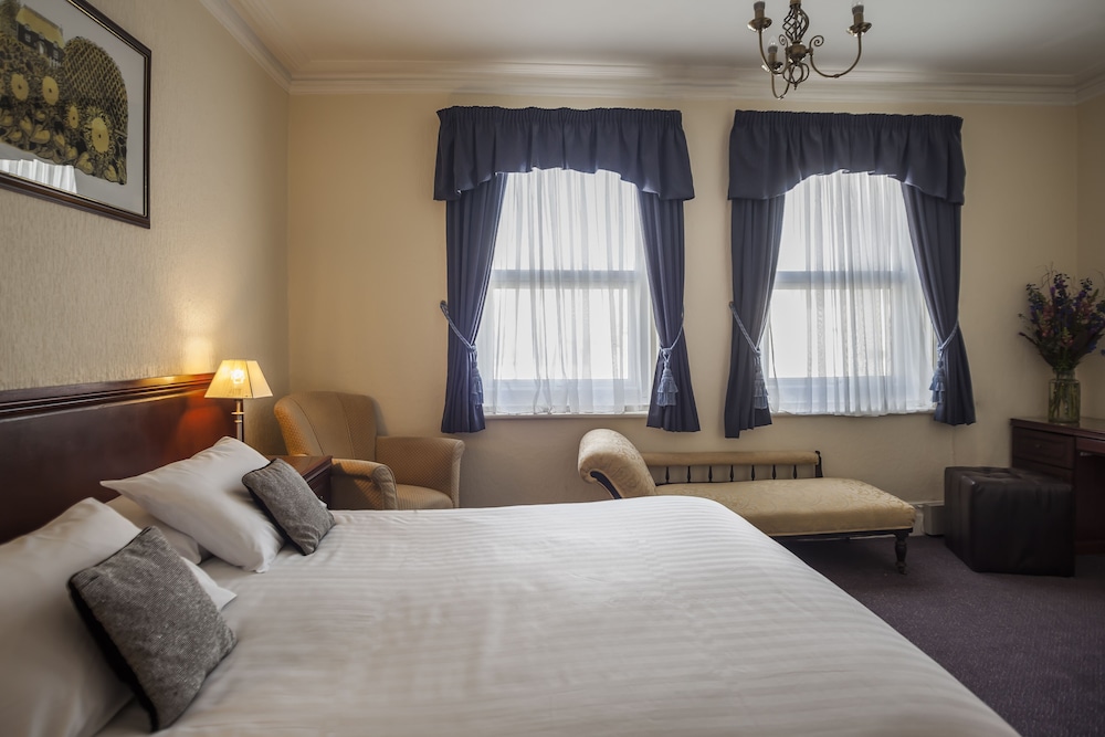 OYO Devonshire Park Hotel 10/33