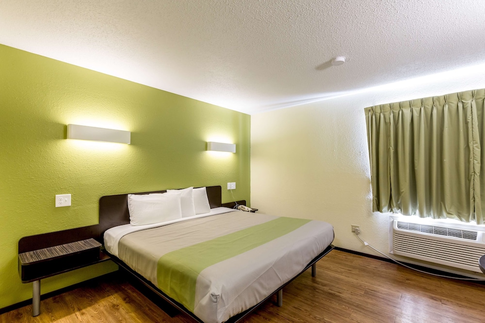 Motel6 Troy, IL 20/46