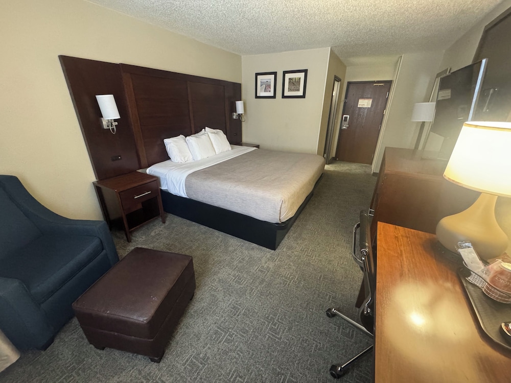 غرفة قياسية بسرير كينج، Quality Inn & Suites Green Bay - Ashwaubenon 6/8