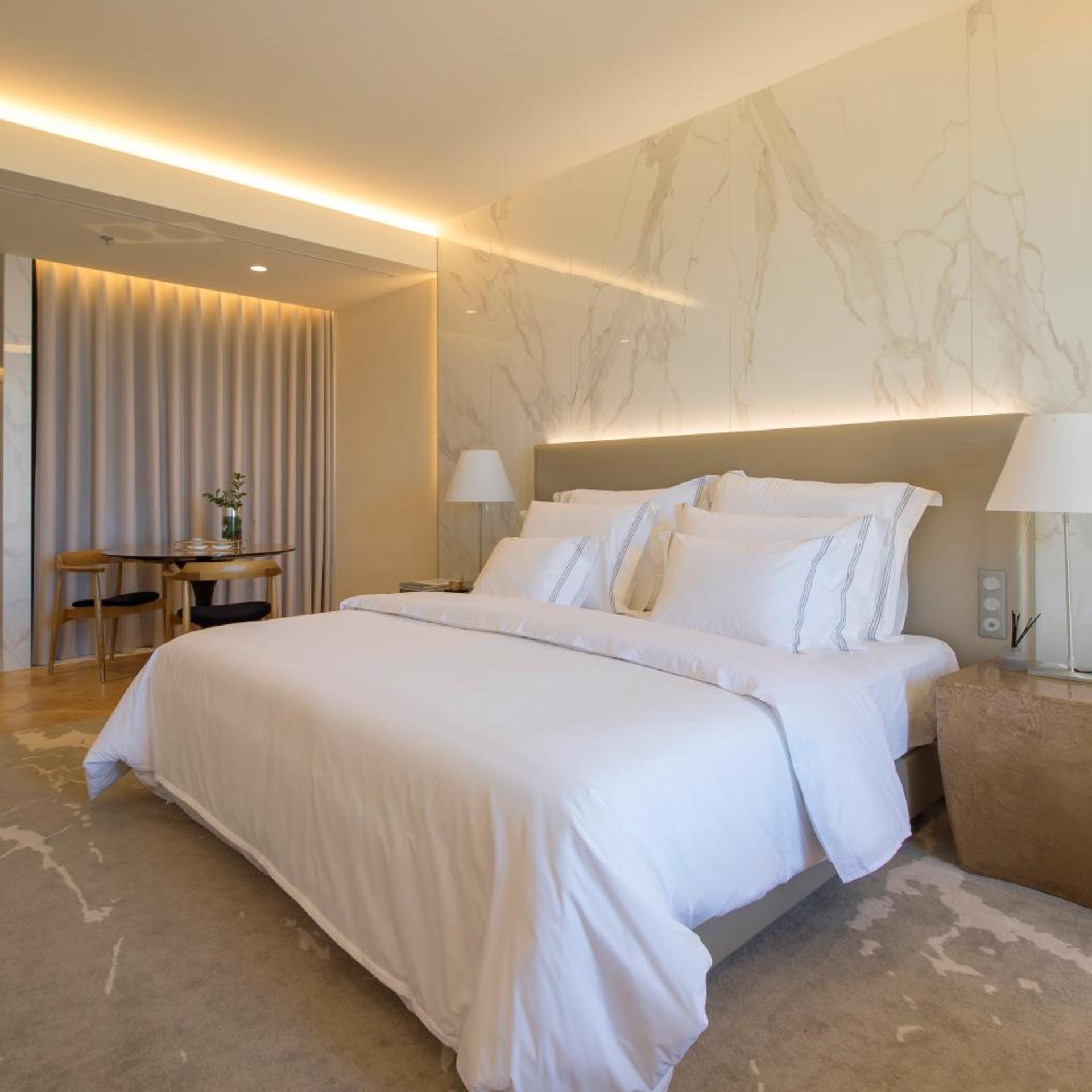 Room, Avenue View