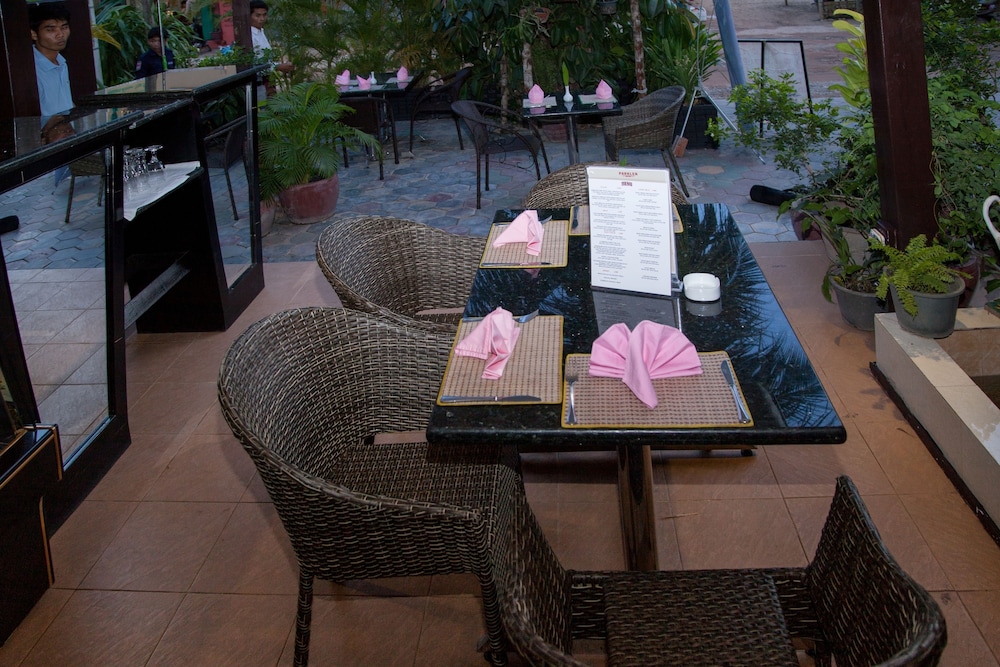 Parklane Hotel 44/50