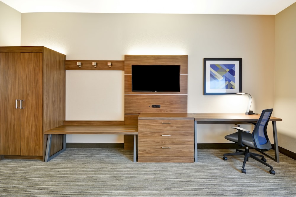 HOLIDAY INN EXPRESS EVANSVILLE 54/61