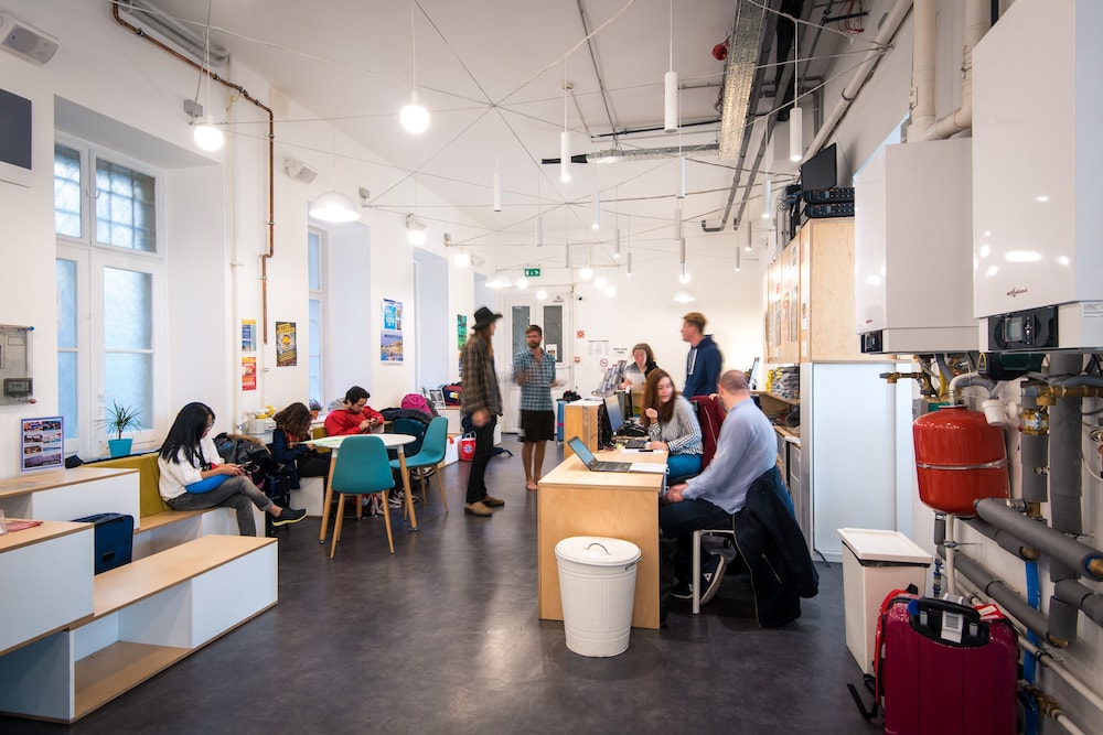 Avenue Hostel 25/50