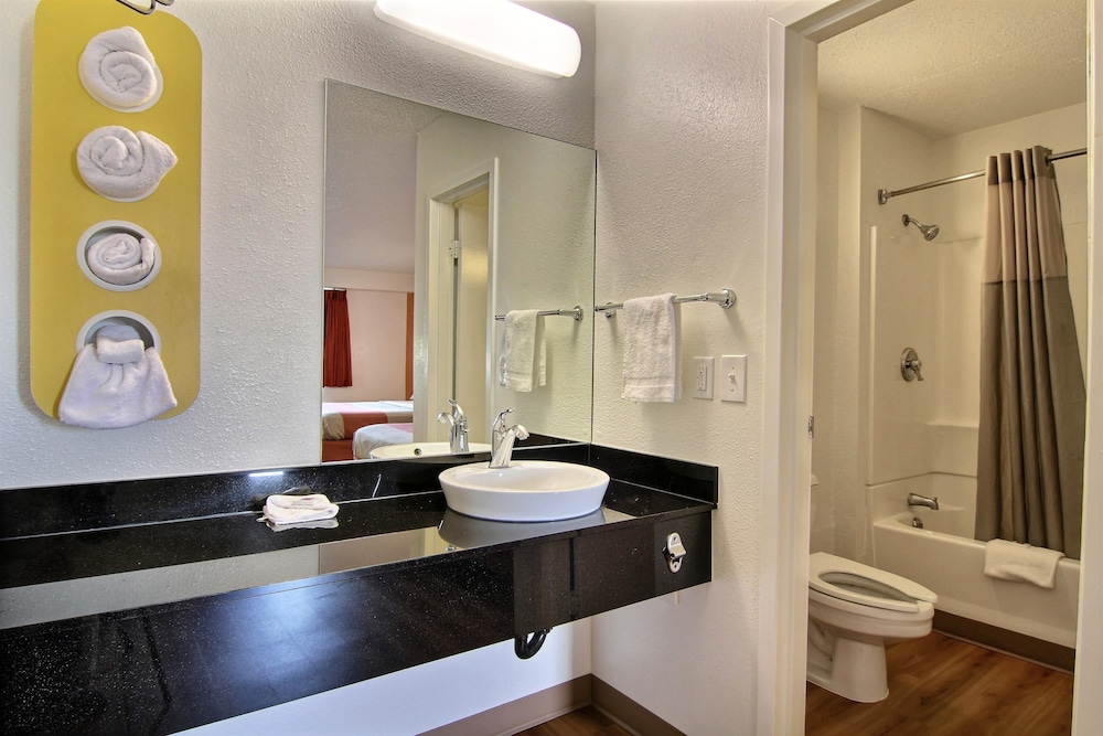 Motel6 Middleburg Heights, OH - Cleveland 27/49