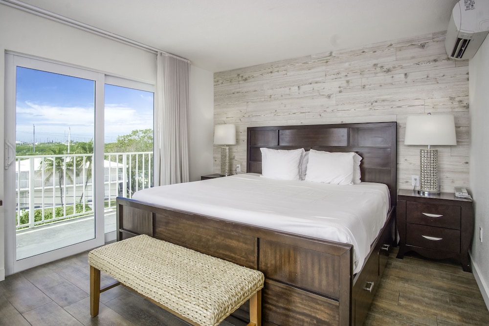 Skipjack Resort Marina 20/70