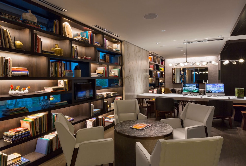 Hyatt Chicago Magnificent Mile Formerly Wyndham Chicago 38/68