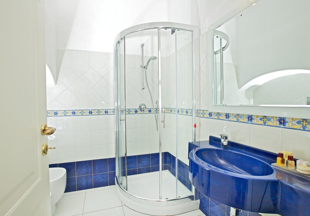 غرفة بسرير مزدوج بإطلالة على البحر، Hotel San Michele 2/2