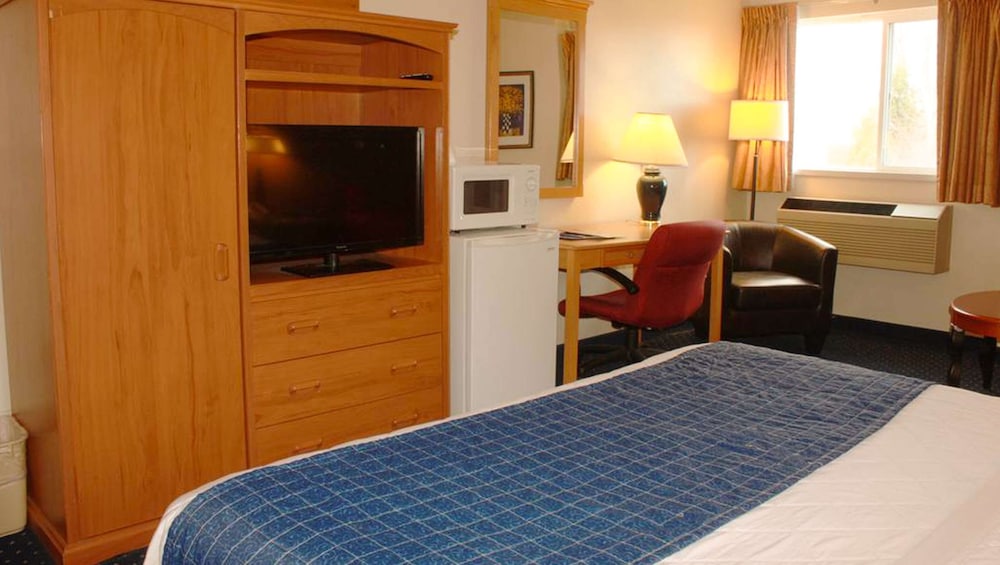 Broadway Inn Conference Center 7/52