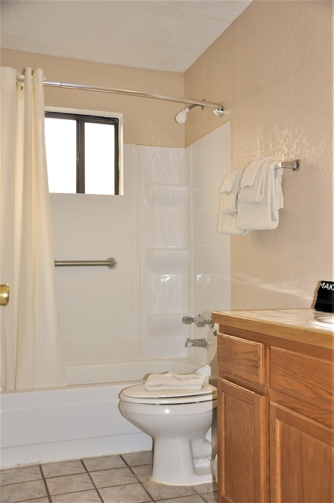 Pinecliff Village Resort 16/69