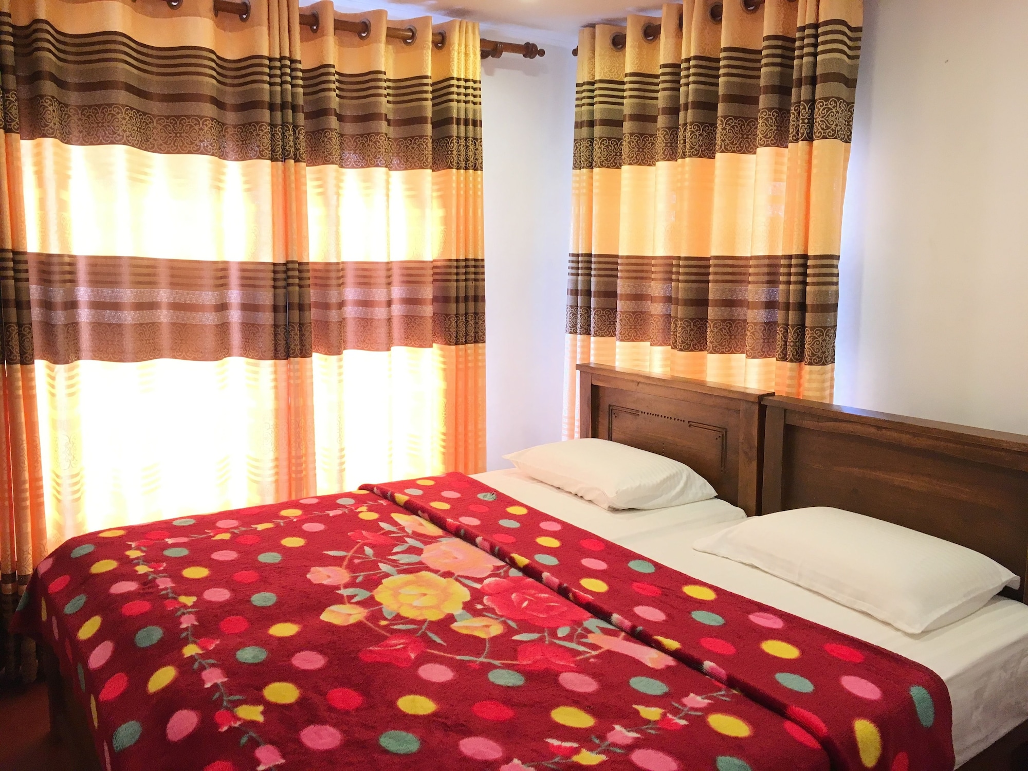 ROOM, TWIN BEDS