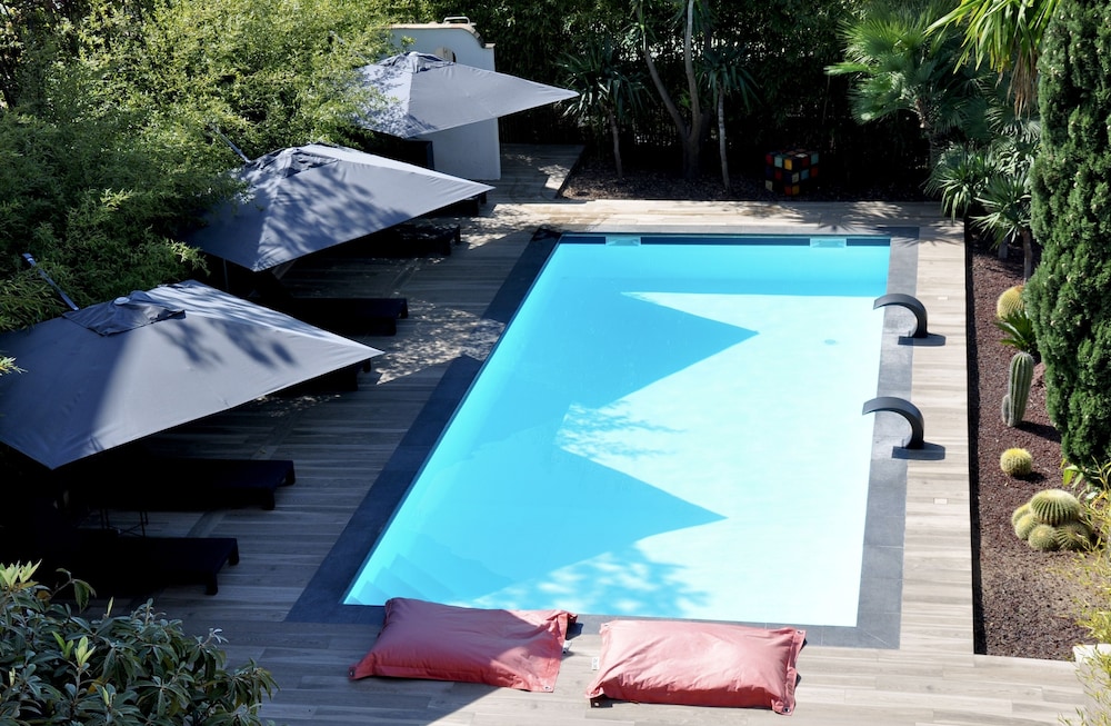 The Address Cassis 21/40