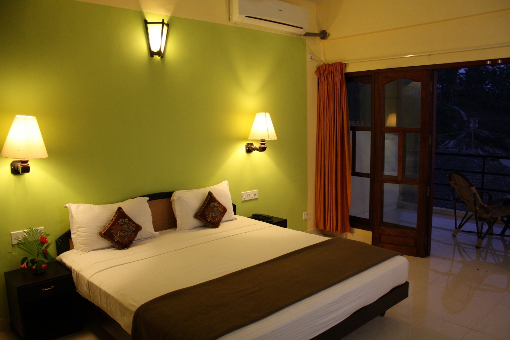 DELUXE, DOUBLE BED