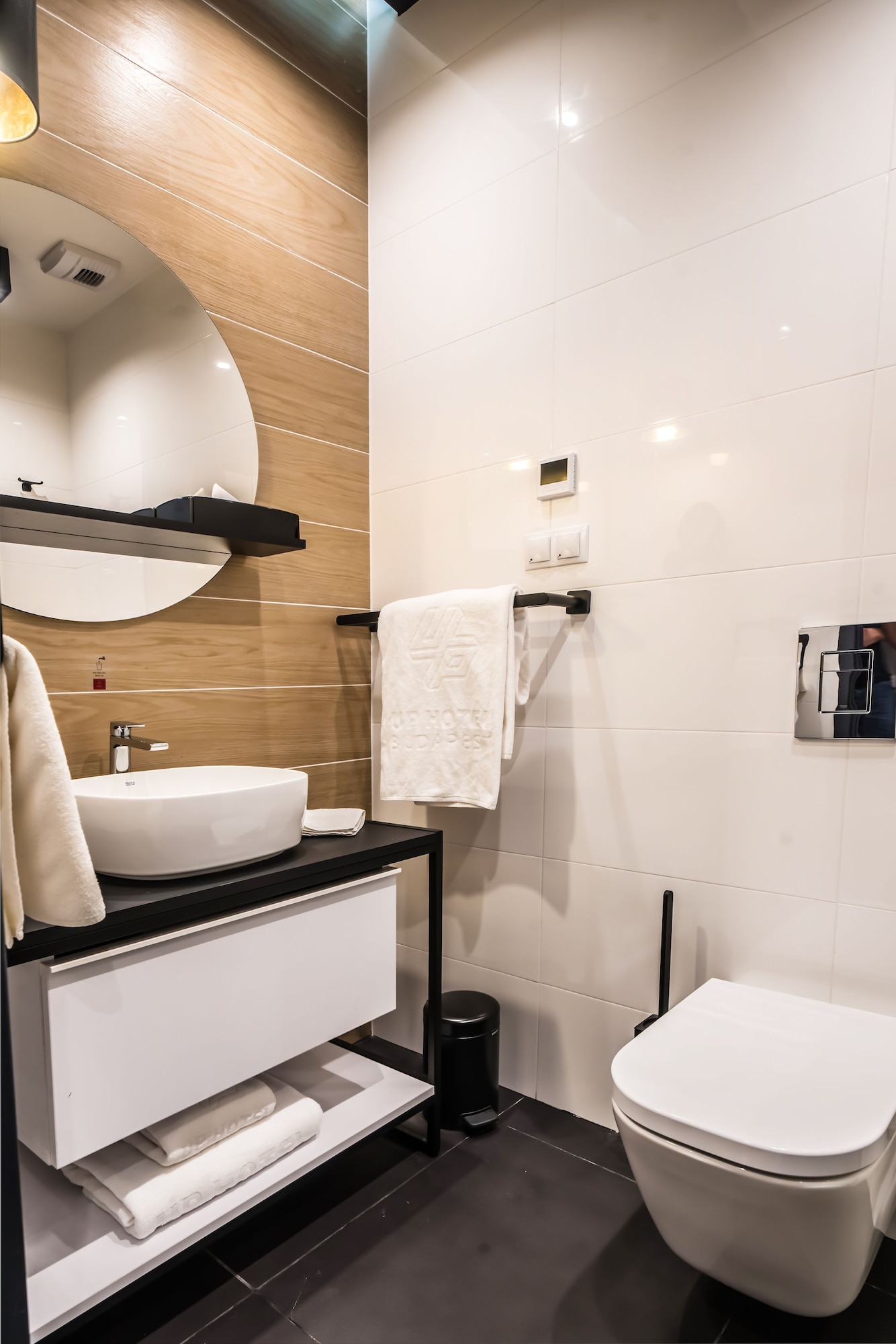غرفة سوبيريور بسرير كينج وسرير فردي، Up Hotel Budapest 3/5