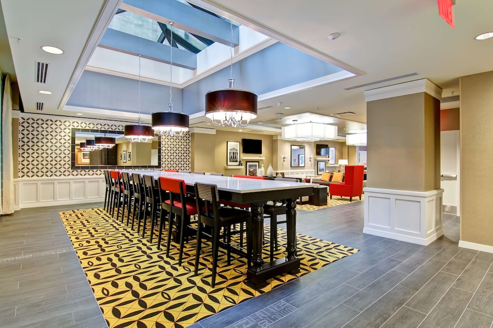 Hampton Inn Suites Cincinnati Downtown 60/72