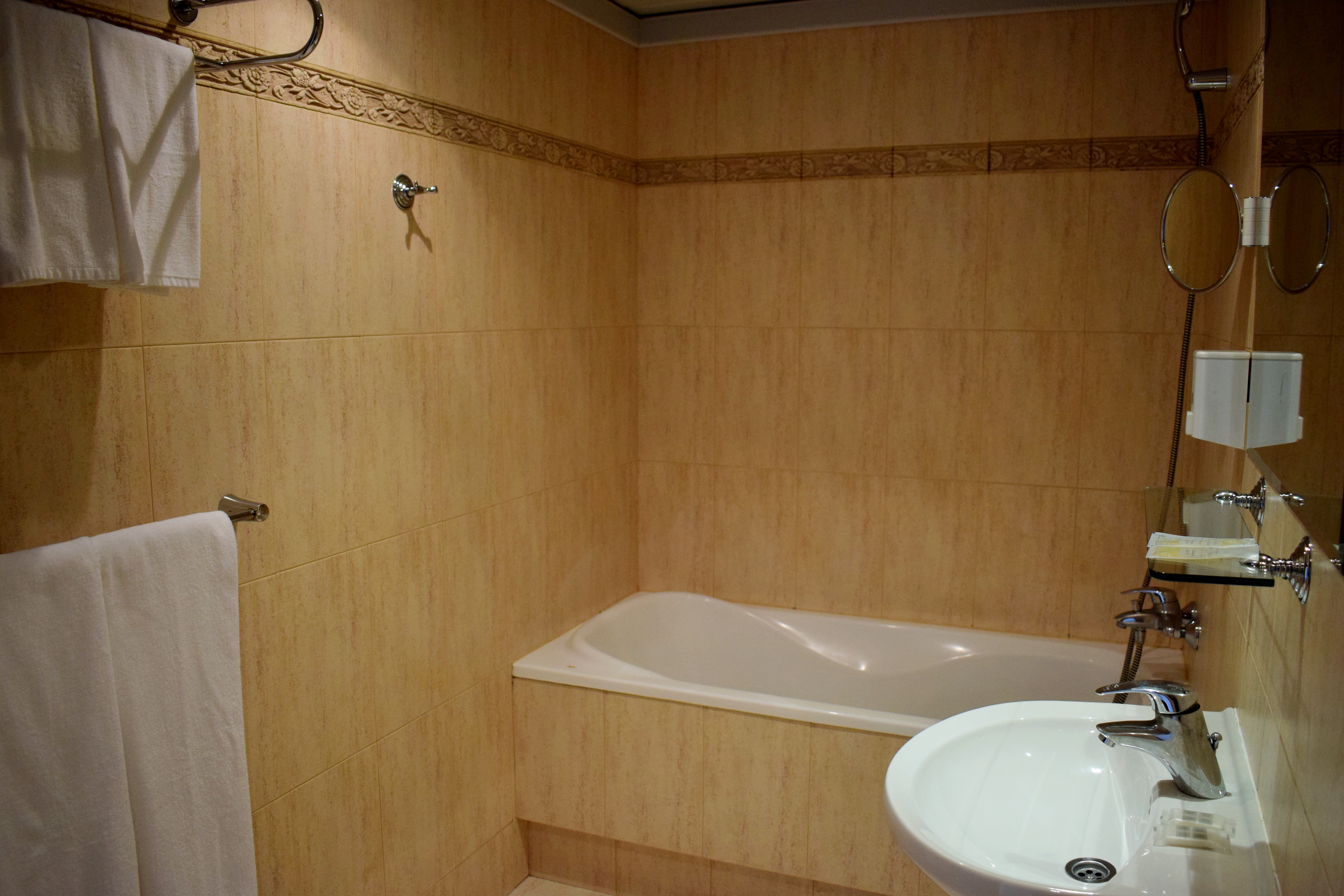 Royal Beach Hotel 34/35