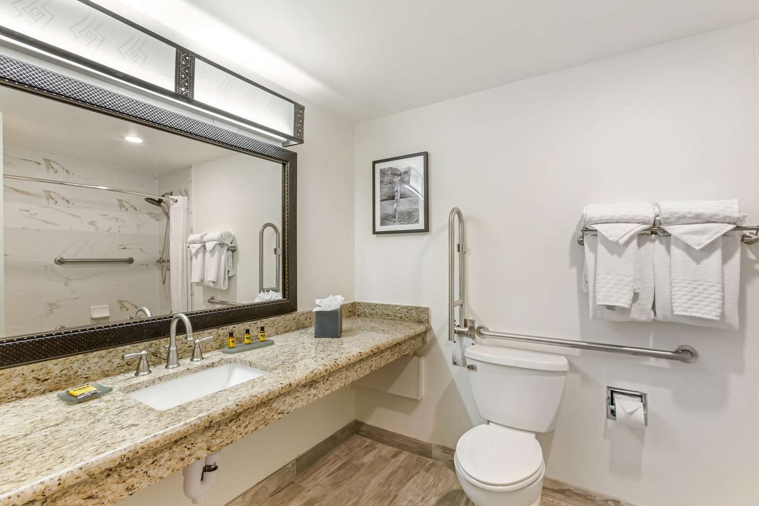 غرفة بسريرين كوين بحوض استحمام لذوي الإعاقة، Best Western Plus Rio Grande Inn 3/3